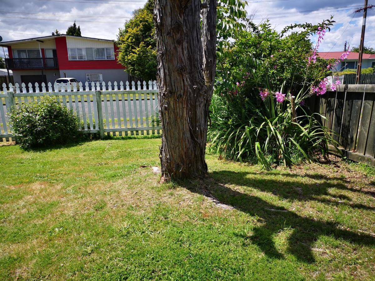 Cheerful 4 Bedroom Holiday Home Rotorua Kültér fotó